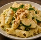 Penne cu piept de pui și dovlecel