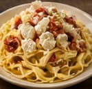 Tagliatelle cu feta și slăninuță