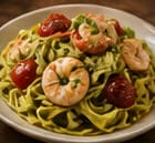 Tagliatelle cu Pesto, roșii cherry și creveți